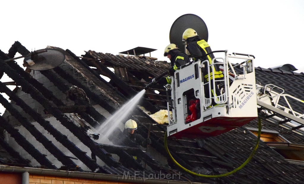 Feuer 2 Vollbrand Reihenhaus Roggendorf Berrischstr P218.JPG - Miklos Laubert